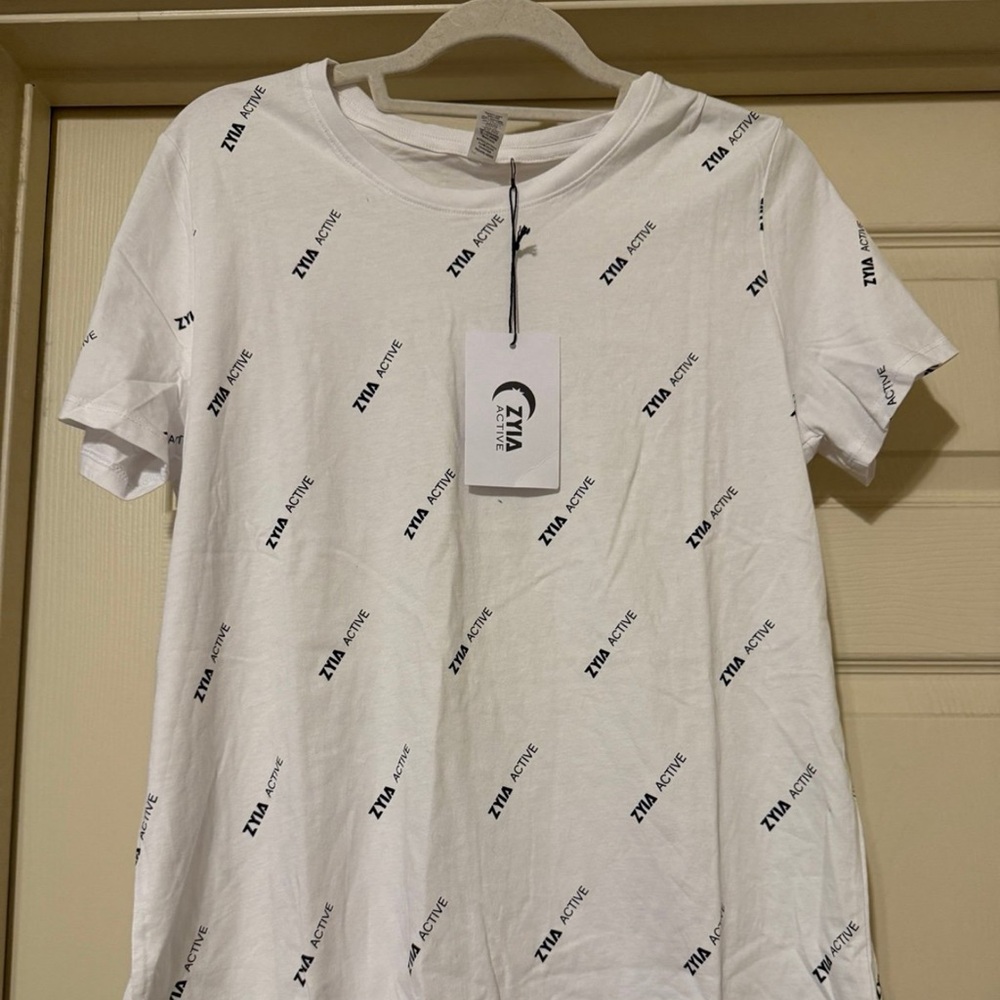 NWT Zyia Active women's Pattern Swoop Logo t-shirt Size L